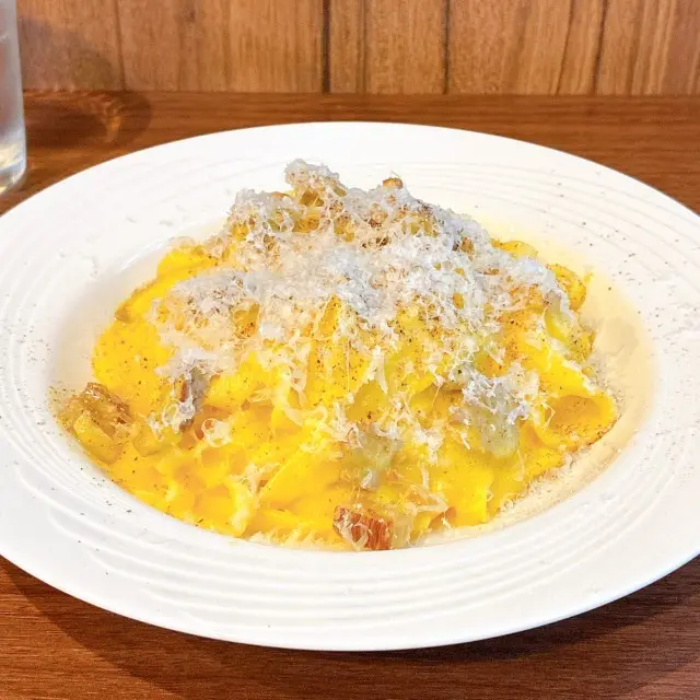 カルボナーラのタリアテッレ